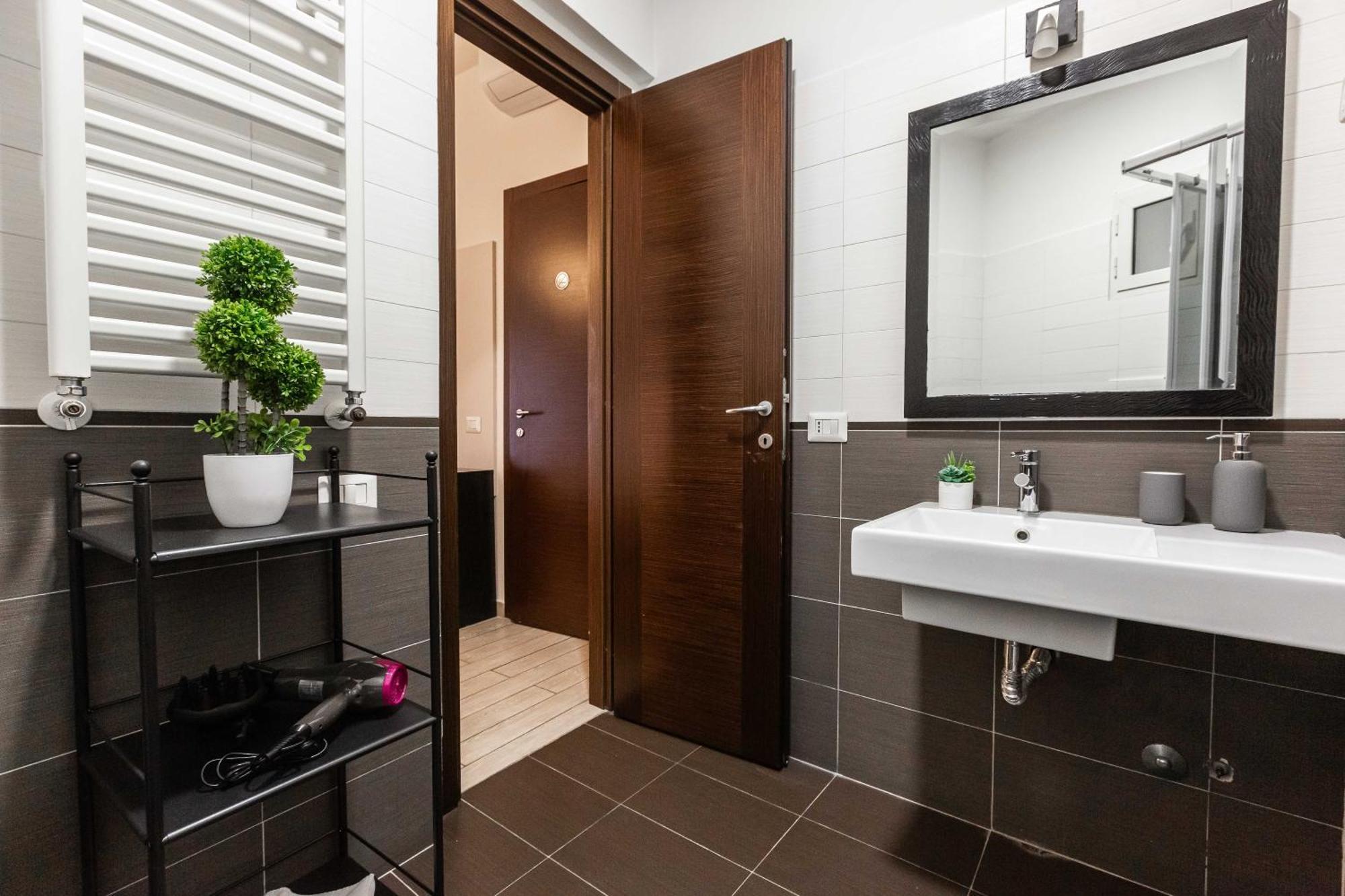 Renovated 2-bdr Flat Statuto - Zen 51 Apartment Rom